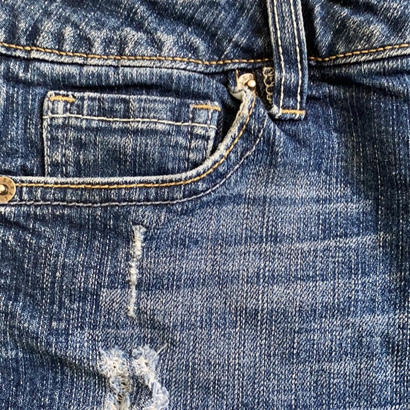 ZCO Distressed Denim Jean Shorts Size 3 - Picture 5 of 13